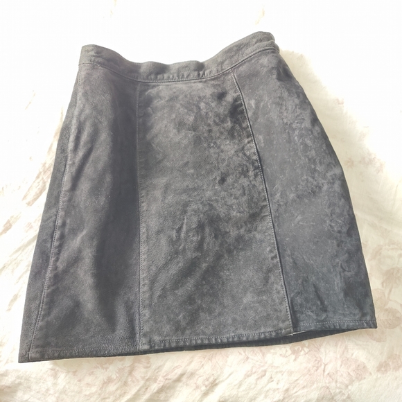 Suede black 🖤 mini skirt • Skotts Suede (washable 🥰) | Size 11 - Picture 16 of 16